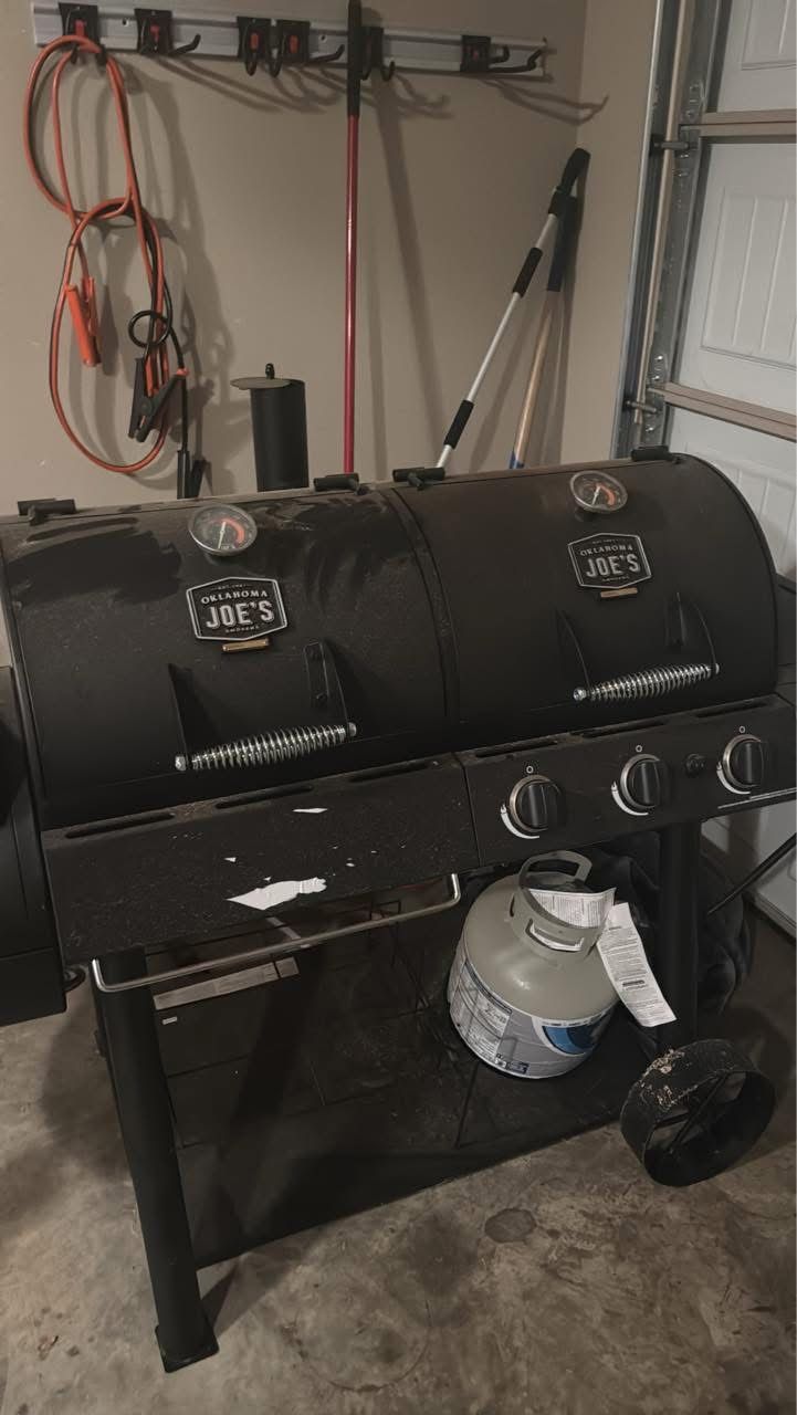 Oklahoma Joes Gas/smoker Grill With Side Burner
