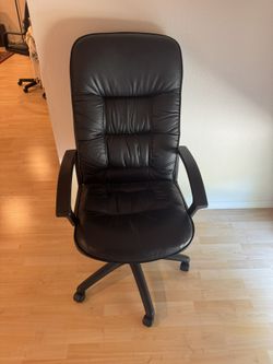 Eight Black Office Chairs In Good Condition!