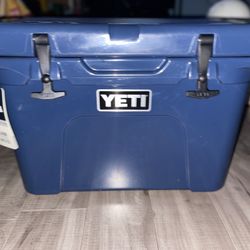 YETI 35 Hard Cooler