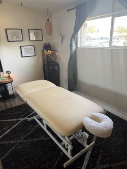 Electric massage table