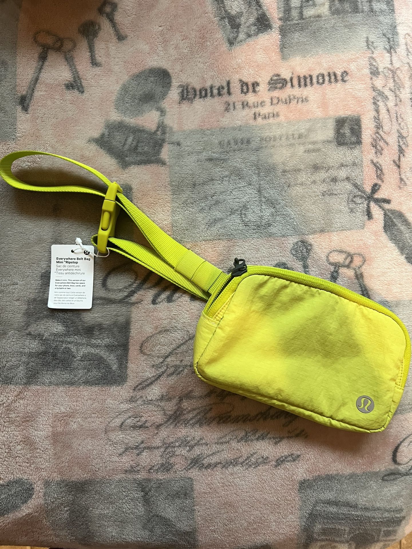 Lululemon Belt Bag In Neon Green