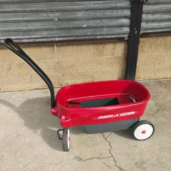 Radio flyer wagon with two seats two cup holders and two seat belts