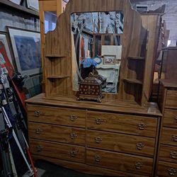 Dresser With Mirror 