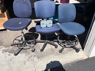 Office chairs / computer monitor $40