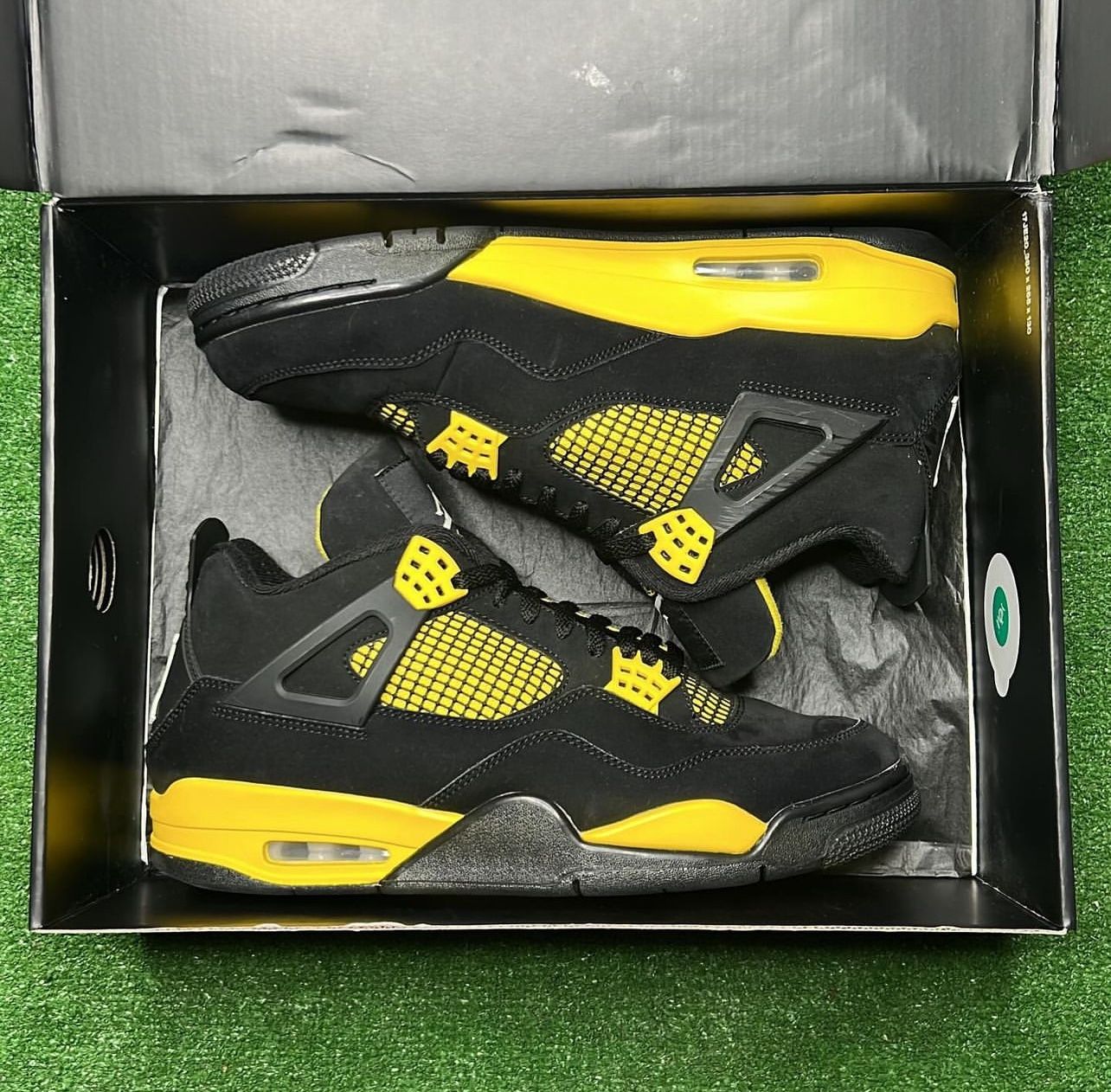 Jordan 4 Retro “ Thunder “