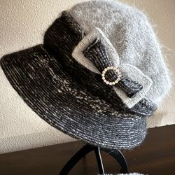 winter women's Hat (fleece lined inner) Neck warmer set never worn new