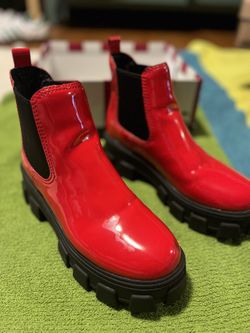 Circus Darielle, Red Patent