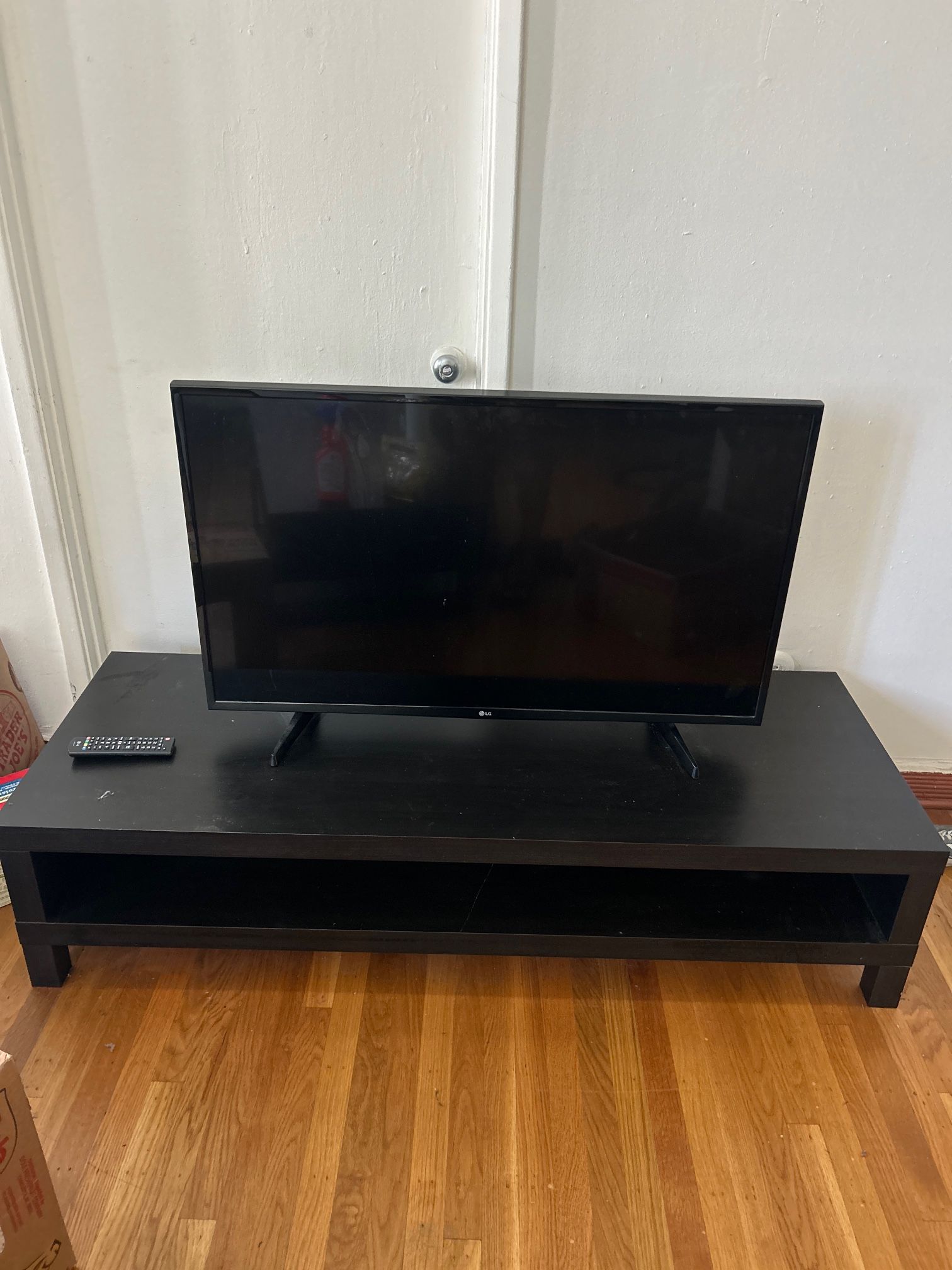 TV Stand (I’LL DELIVER)