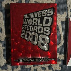 Guinness Book of World Records 2008 with Glow-in-the-Dark features