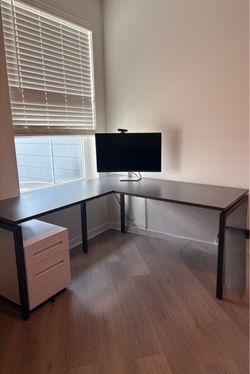 EQ3 L-Shaped Desk (dark gray)