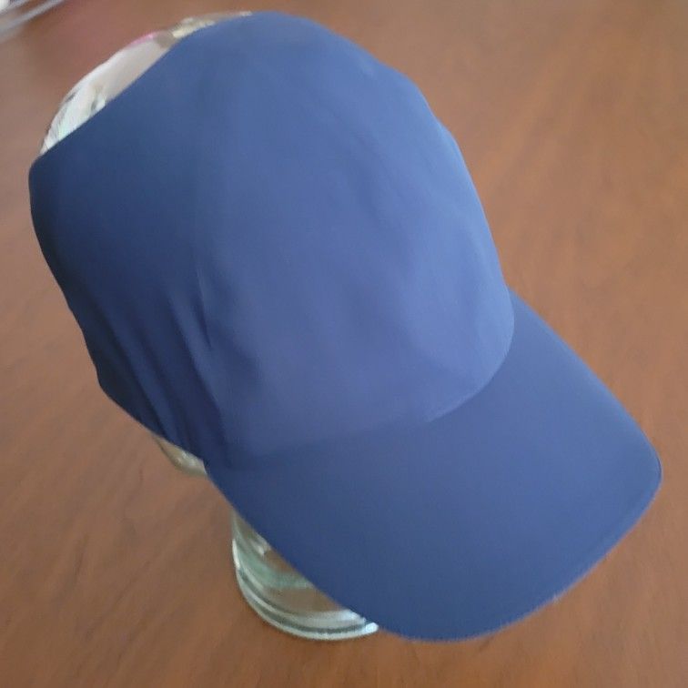 Lululemon Hat Womens Adjustable Black Fast Free Ponytail Running
Strapback. Perfect shape, like new, no tags.
Dark blue.
Designed in Vancouver, made