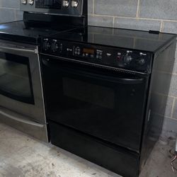 Glasstop Electric Stove GE profile slide in excellent condition