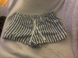 Women’s striped shorts
