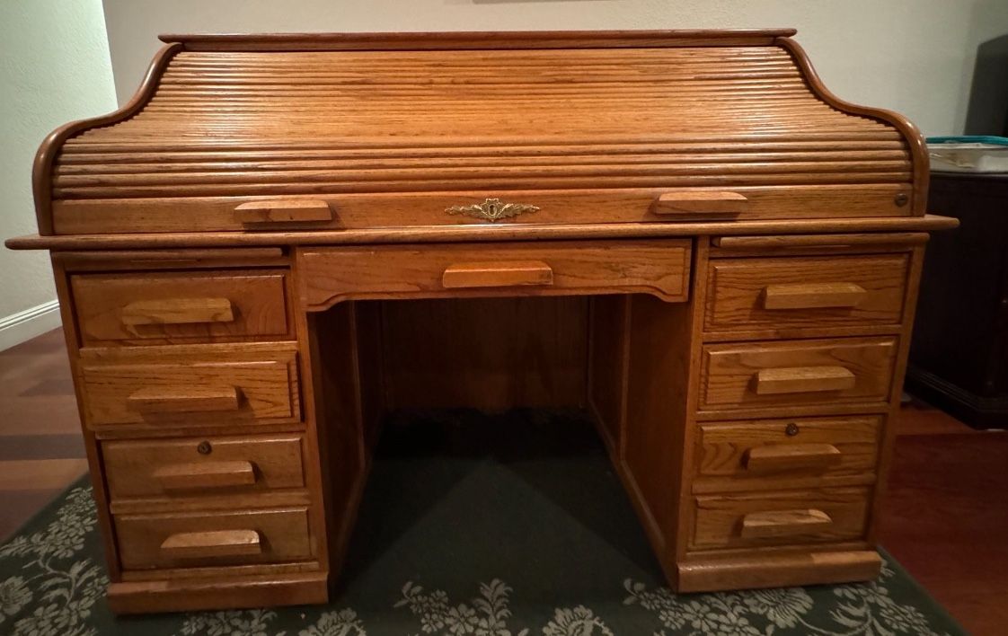 Roll top Desk - Glorious!!