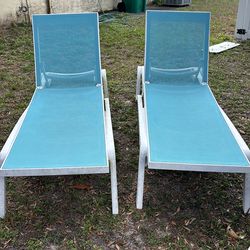 2 fiberglass pool chairs
