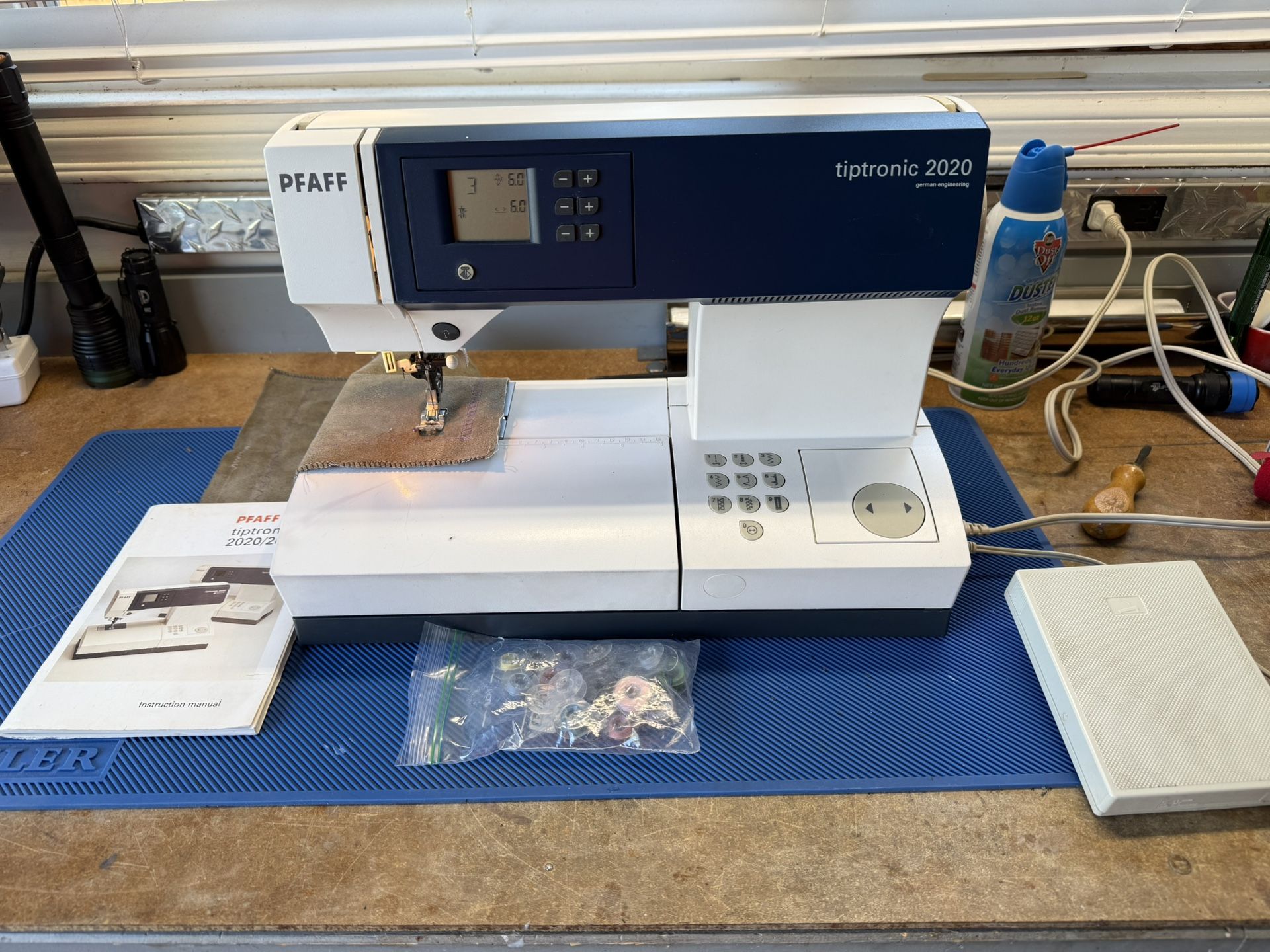 Pfaff 2020 Free Arm Sewing Machine