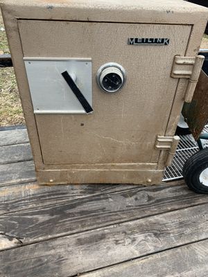 Photo Vintage Meilink Steel Safe, Class C Fire Insulated 23”x16.5x24”. Weight 100lbs.