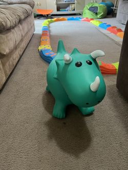 Triceratops Bouncy hopper