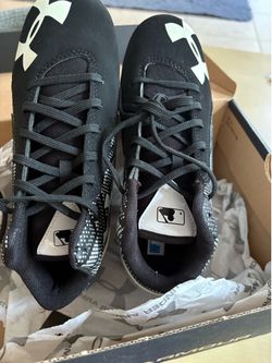 Boys basketball shoes