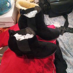 Blk Suede Booties 