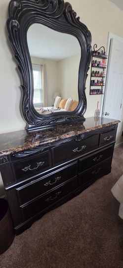 Queen bedroom set