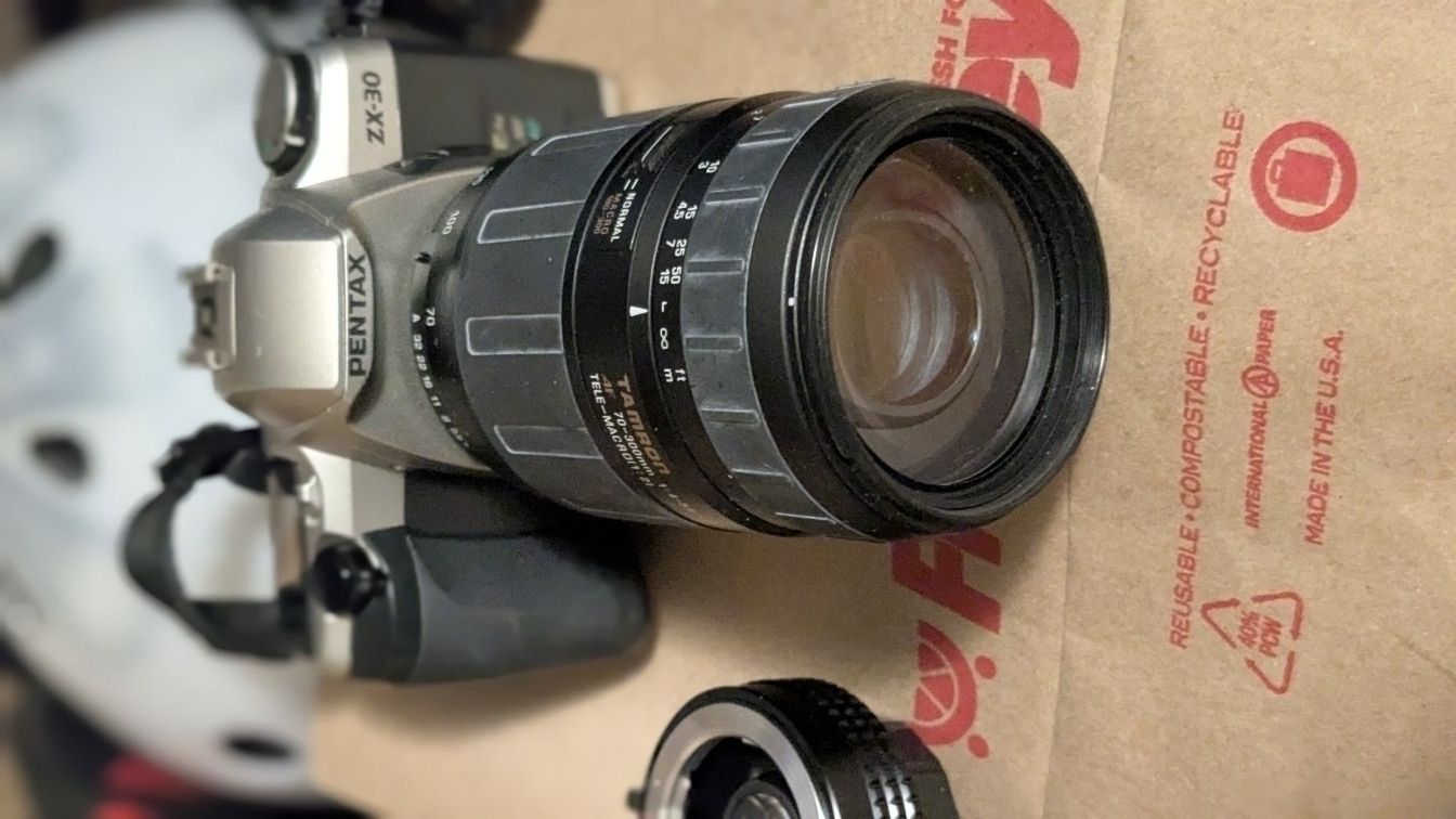 PENTAX ZX-30 CAMERA 35 mm