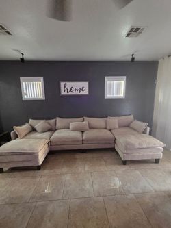 4 seat sofa with 2 Ottoman