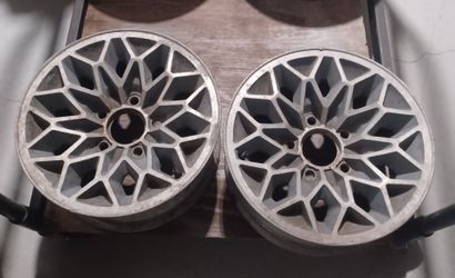 14in snow flake wheels.  Fits 1979 firebird