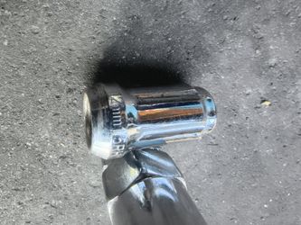 Lug nuts and key