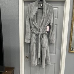 New Robe Size XL 16-18 