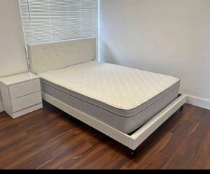 QUEEN SIZE BED AND TWO NIGHTSTANDS  ( MATTRESS NOT INCLUDED) 🆕️