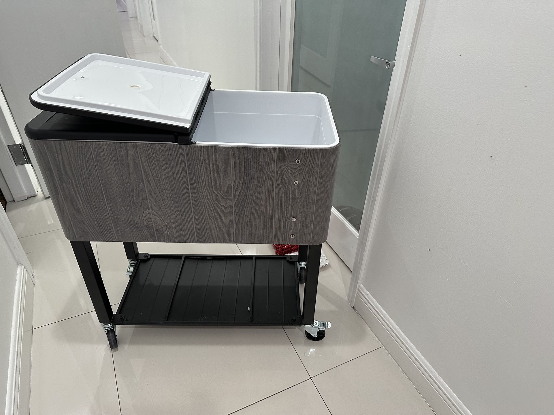 Party 80 Qt Cooler On Wheels