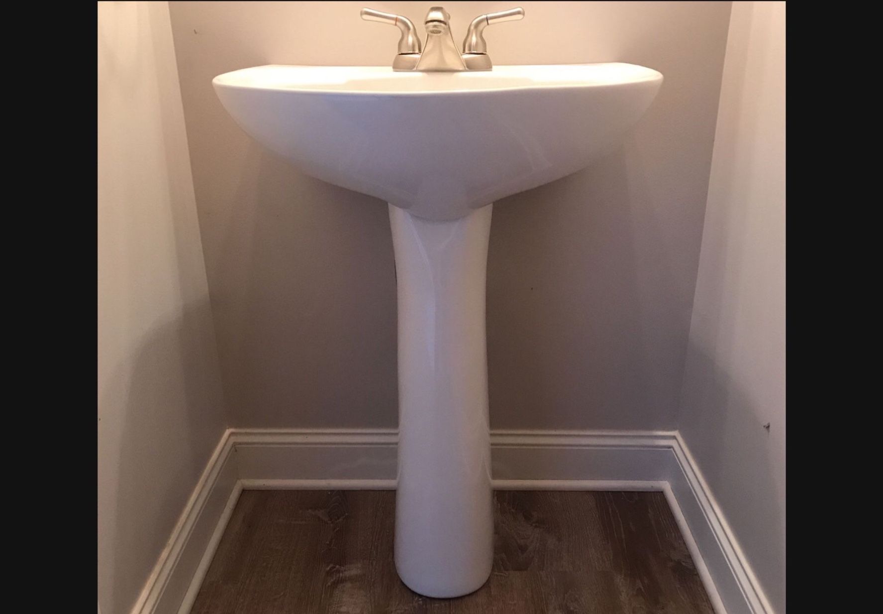Pedestal Sink, Perfect condition
