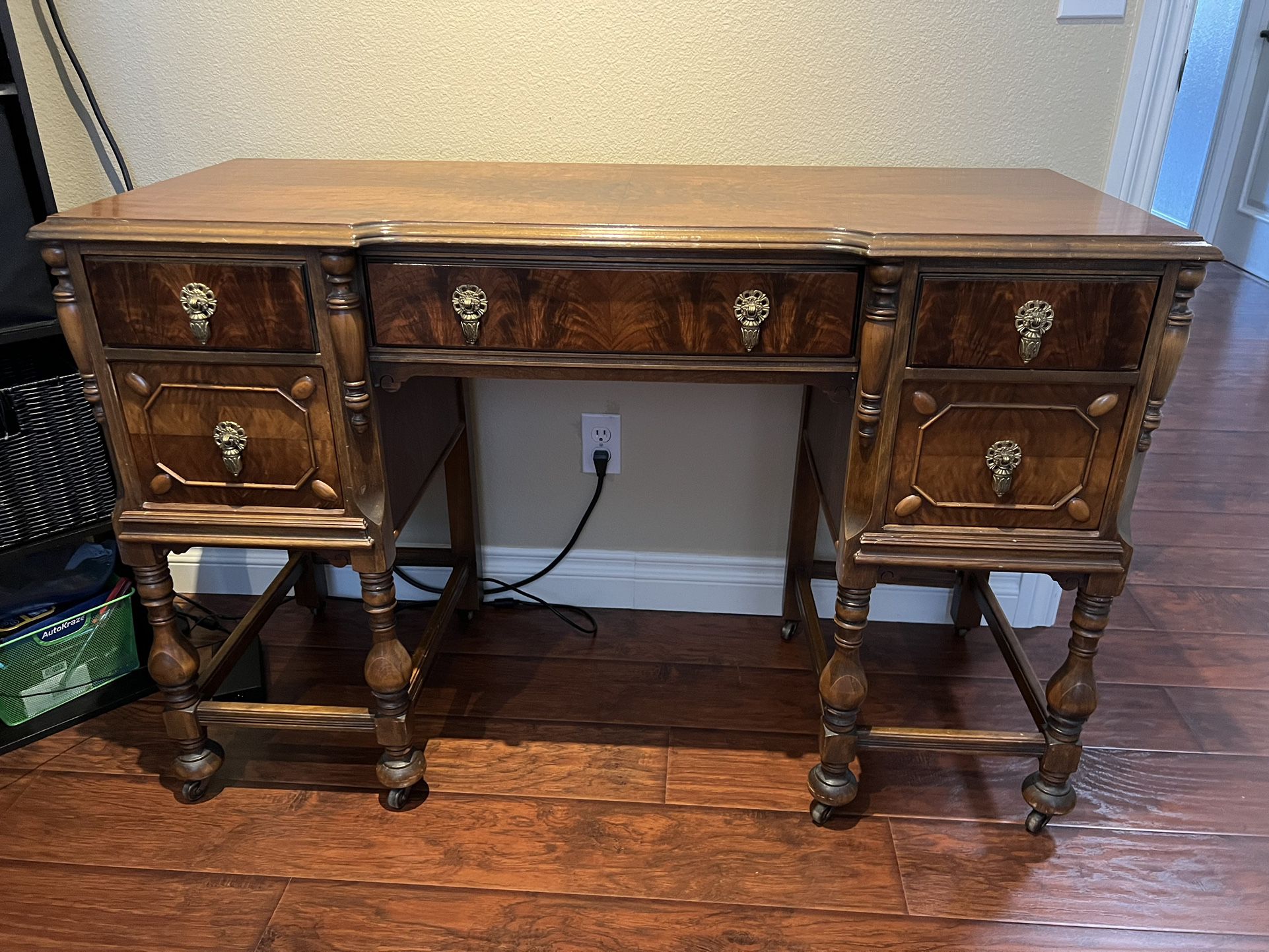 Antique style Wooden Vanity Desk