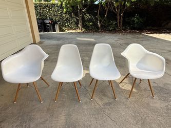 MUST GO Set of 4 Eames-Style Shell Chairs with Wood Legs