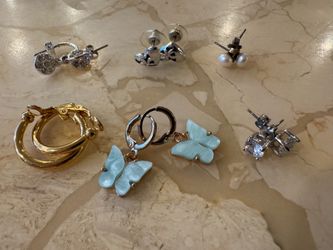 6 Pair of small earrings