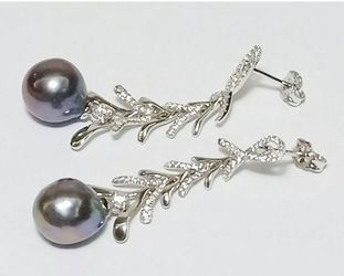 Cultured pearl earrings