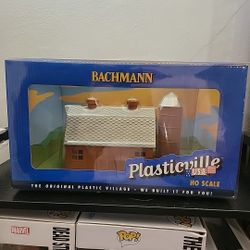 Bachmann #45007 "HO" Scale Plasticville USA Dairy Farm NIB