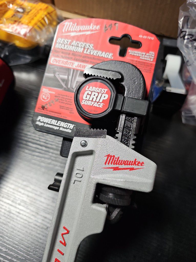 Milwaukee
10 in. Aluminum Pipe Wrench with Power Length Handle