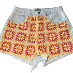 Wild Fable Denim Jean Shorts Crocheted Granny Square Design Womens 8 Button Fly  The Wild Fable Denim Jean Shorts in size 8 feature a unique crocheted