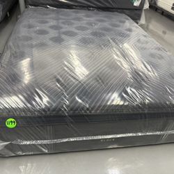 QUEEN SIZE SIMMONS BEAUTYREST BLACK SERIES 2 (PLUSH) PILLOW TOP MATTRESS & BOX SPRING BED SET