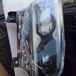 Dodge Durango Driver Side Headlight
