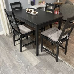 BEAUTIFUL TABLE 4 CHAIRS EXCELLENT CONDITION