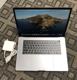 MacBook Pro 15” Touch Bar (mid 2018) intel core i7 256GB SSD