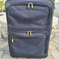 29" Ricardo Beverly Hills Expandable Suitcase