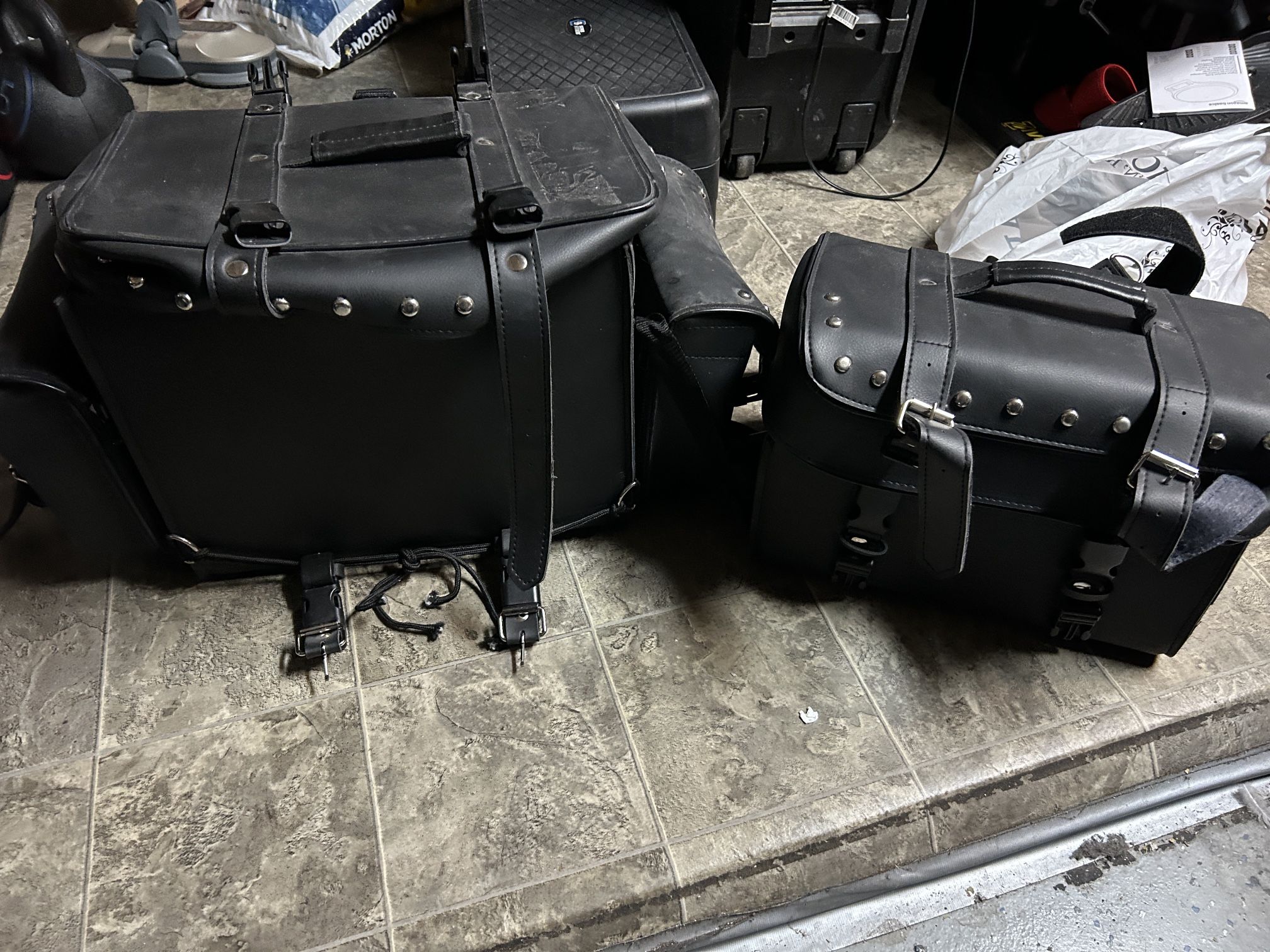 Wilson’s Leather Motorcycle Saddlebags + Trunk – Never Used, Rain Cover Included