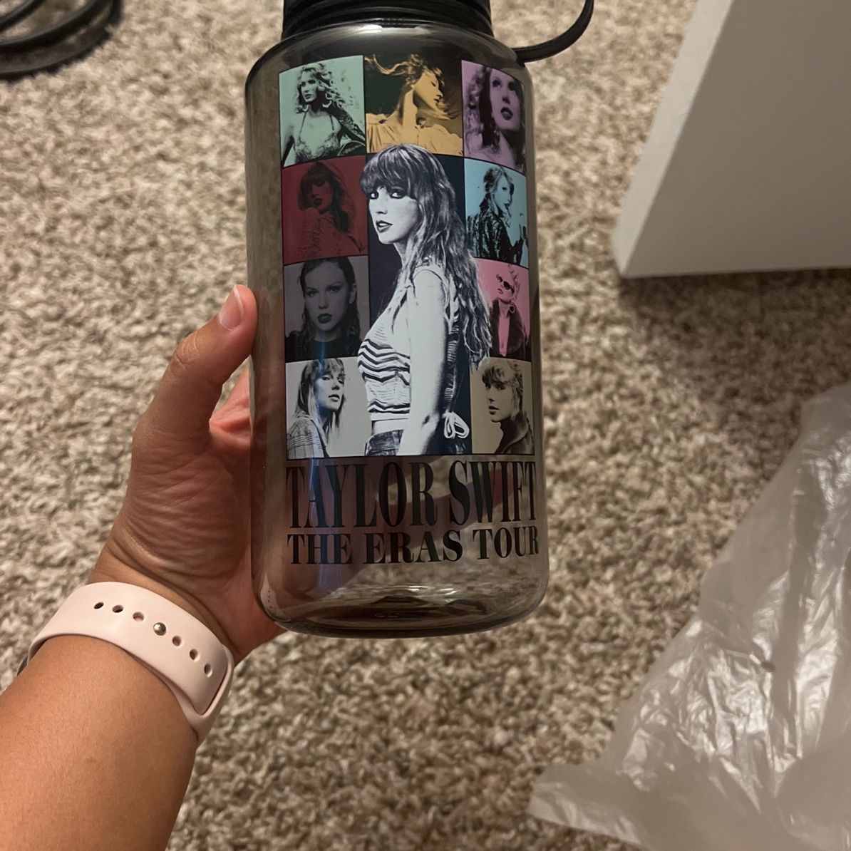 Taylor swift Water bottle Eras Tour Exclusive (BPA FREE) for Sale in Grand  Rapids, MI - OfferUp