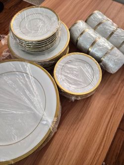 Fine China Gold Rim Charter Club Dinner Set