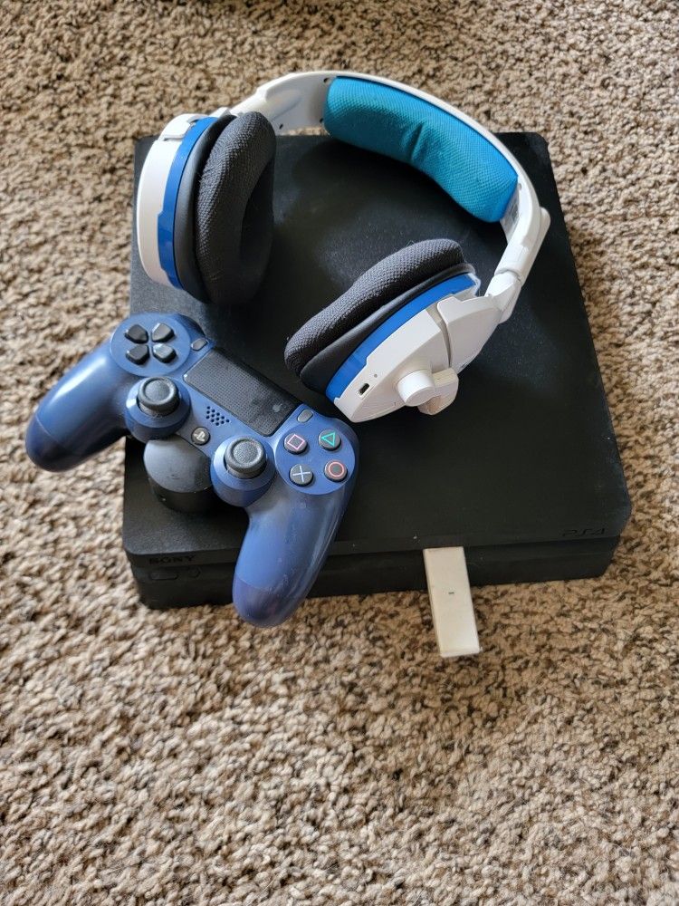 Ps4 With Controller And Wireless Headset