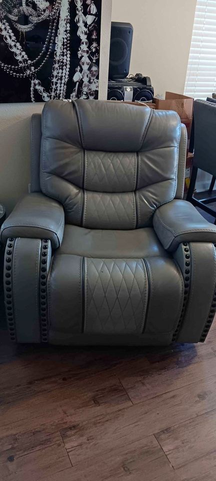 Single Recliner Chair ** Available **